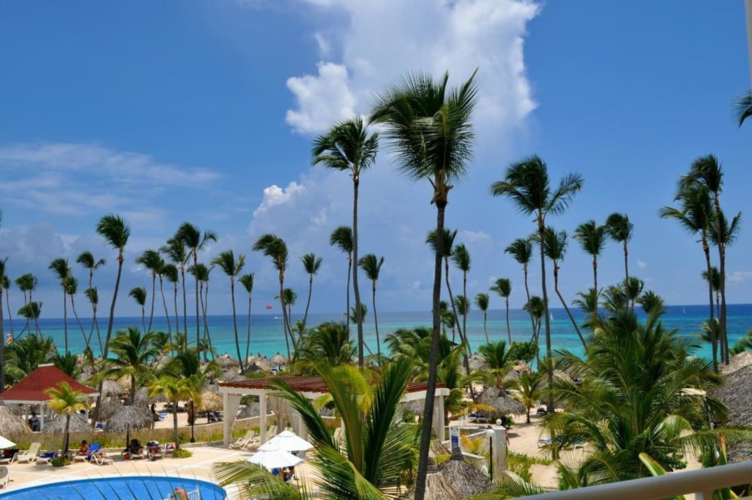 Unser Ausblick zum Meer Bahia Principe Luxury Ambar