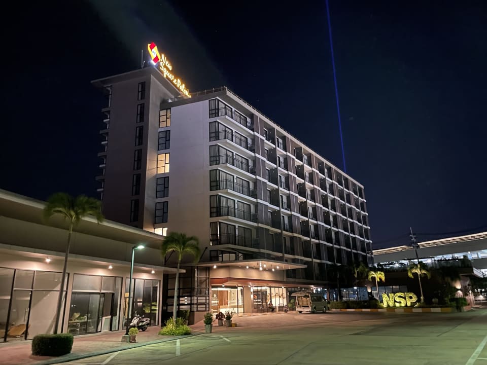 Außenansicht New Square Patong Hotel