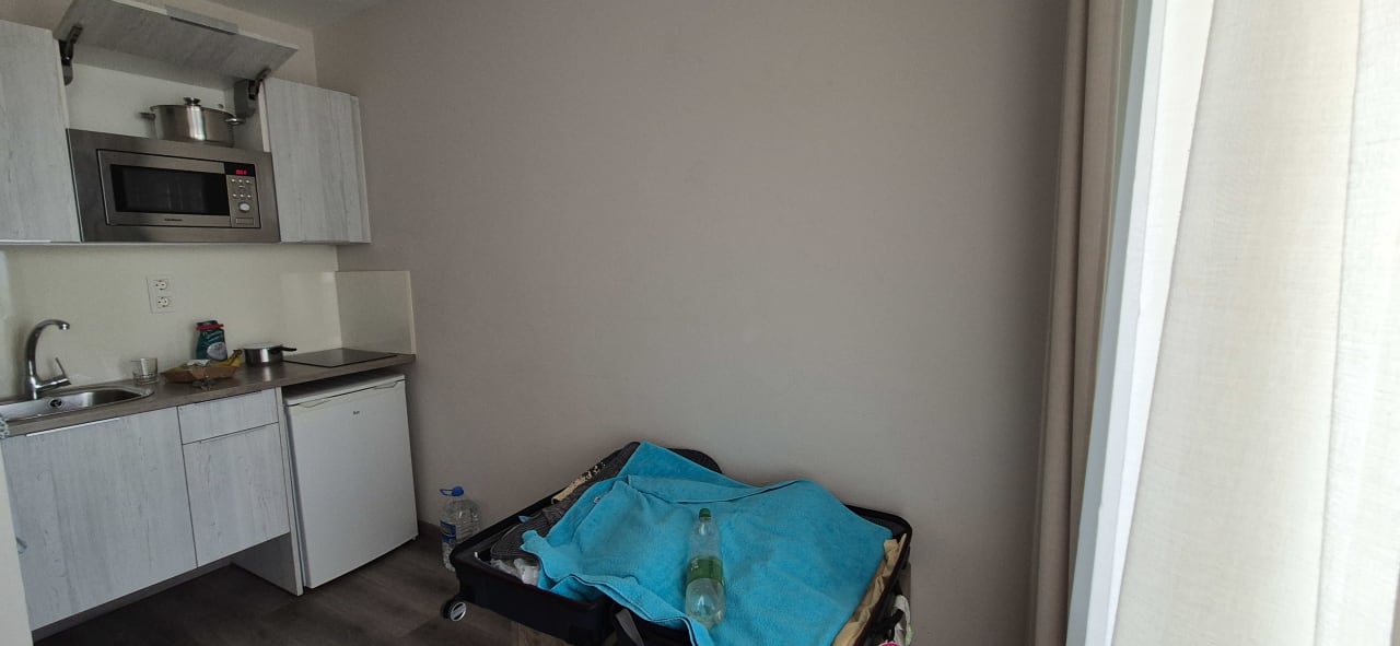 Zimmer Corona Roja