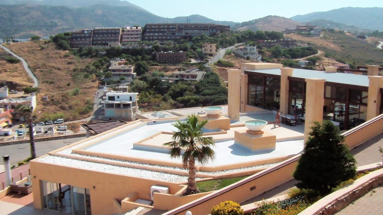 Sitzplätze im Außenbereich der Lobby Seaside A Lifestyle Resort