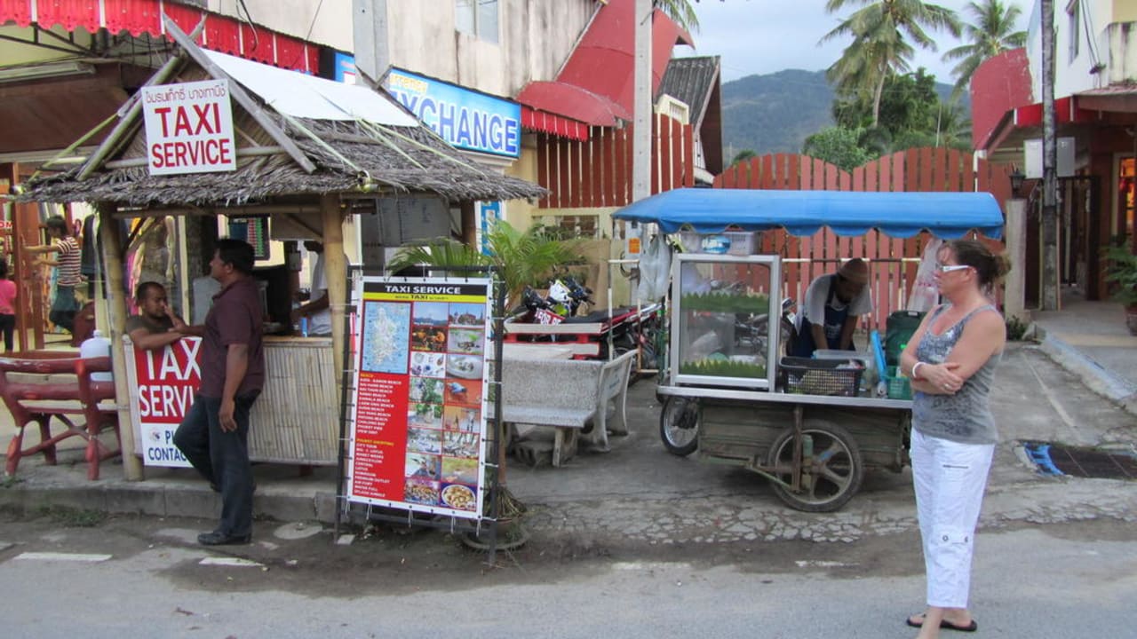 Taxistand vor dem Hotel Best Western Premier Bangtao Beach Resort & Spa