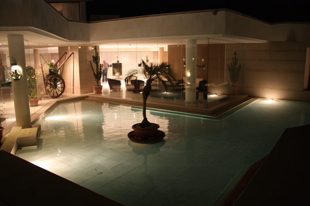 Am Eingang des Hotels Aldiana Club Rocca Nettuno Calabria