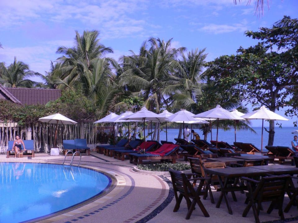 Pool mit Blick zum Meer NH Collection Samui Peace Resort