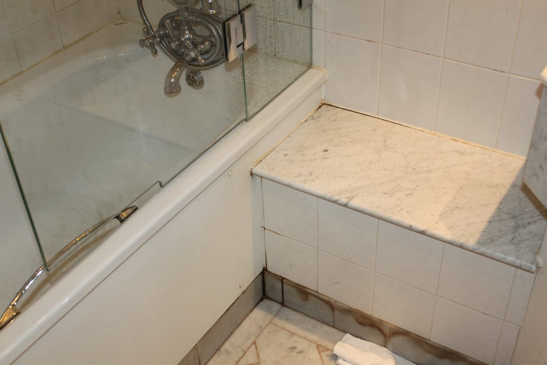 Schimmliges Bad Apollo Hotel Amsterdam, a Tribute Portfolio Hotel