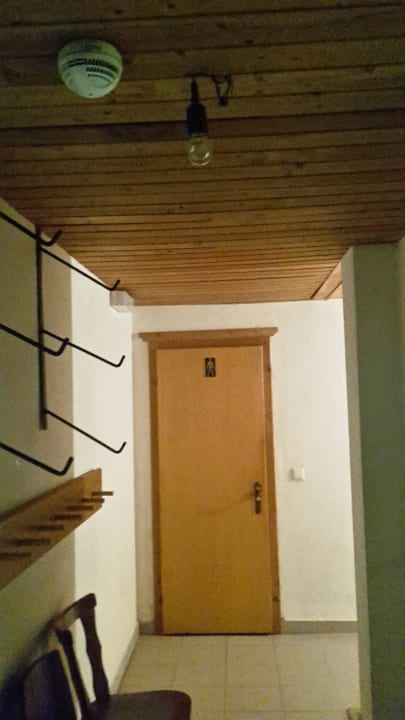 Kellerbeleuchtung für ein sogenanntes Hotel Hotel Pezina