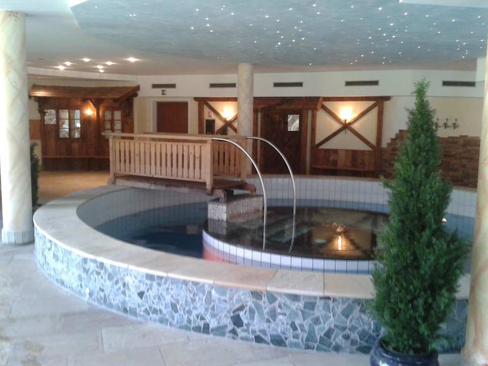Wellness-Pool Alphotel Tyrol
