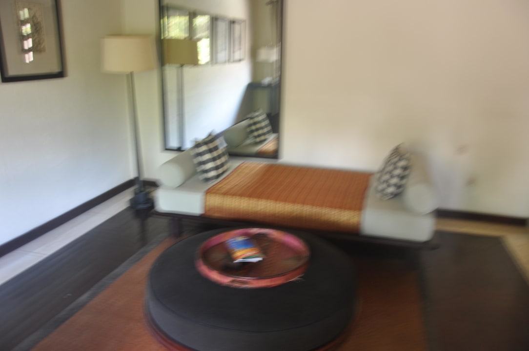 Couch im Gästezimmer (1. Etage) Kayumanis Sanur Private Villa & Spa