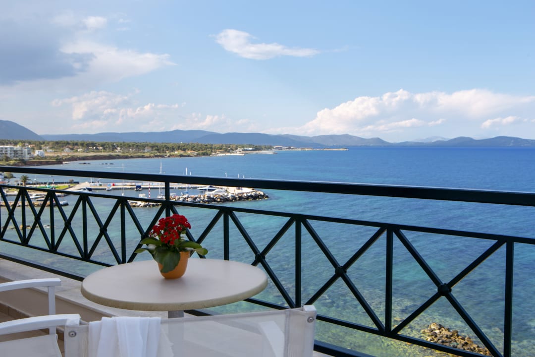 Ausblick Ramada by Wyndham Athens Attica Riviera