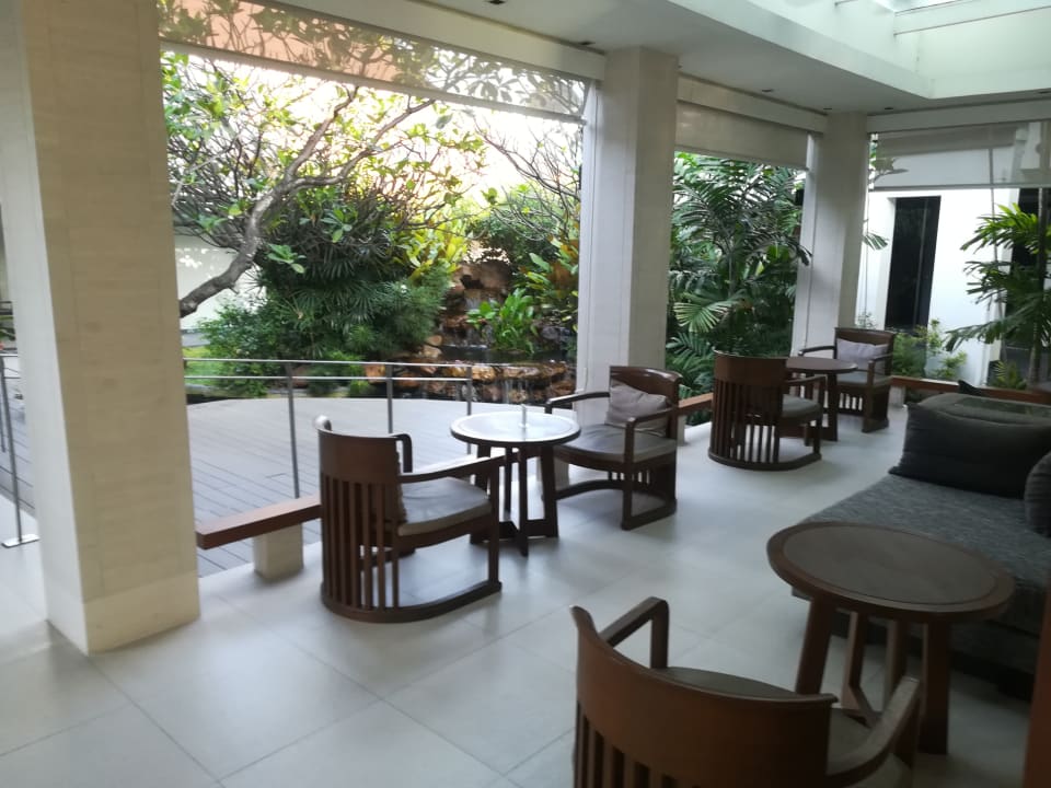 Lobby Woodlands Hotel & Resort