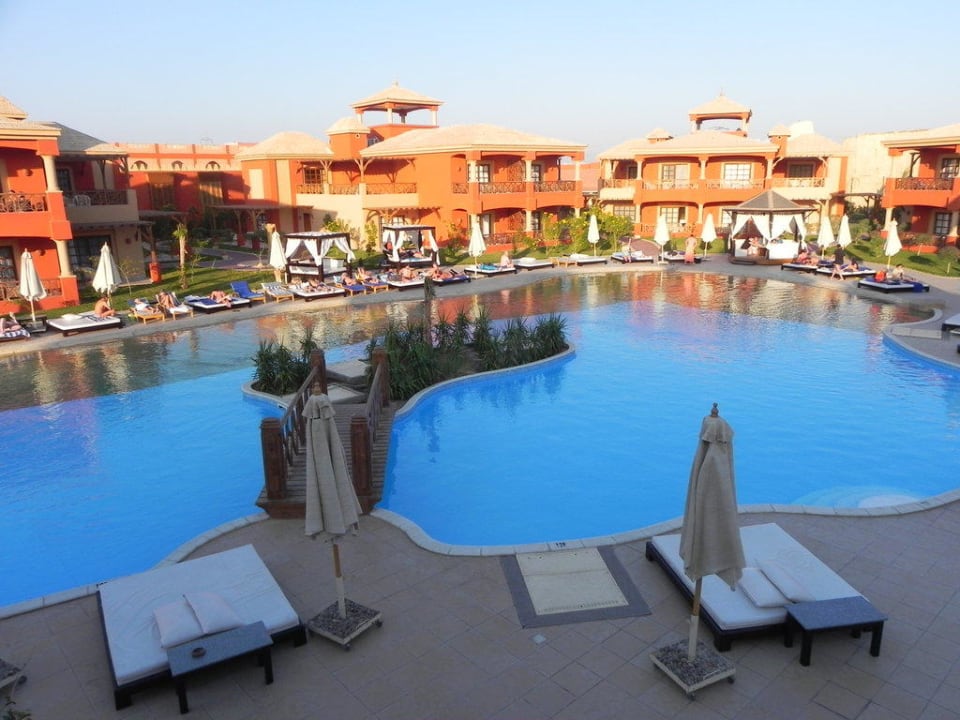 Ausblick vom Balkon auf die neue Poolanlage Pickalbatros Alf Leila Wa Leila Resort - Neverland Hurghada