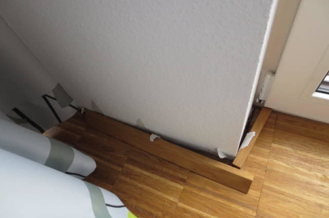 Die Fußleiste im Wohnzimmer Upstalsboom Aparthotel Anna Düne