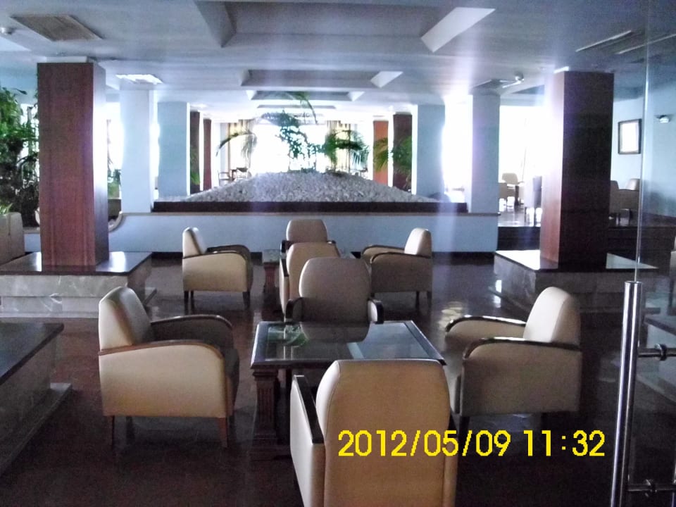 Lobby sehr trostlos NYX Hotel Ibiza - adults only