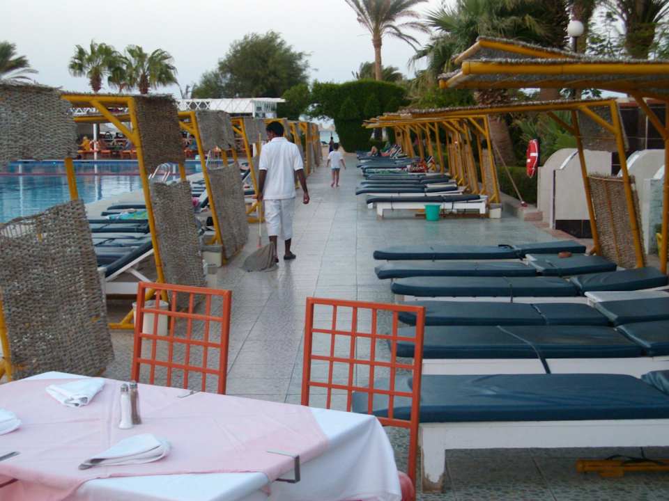 Fast alles fertig durch die Staff Arabia Azur Resort