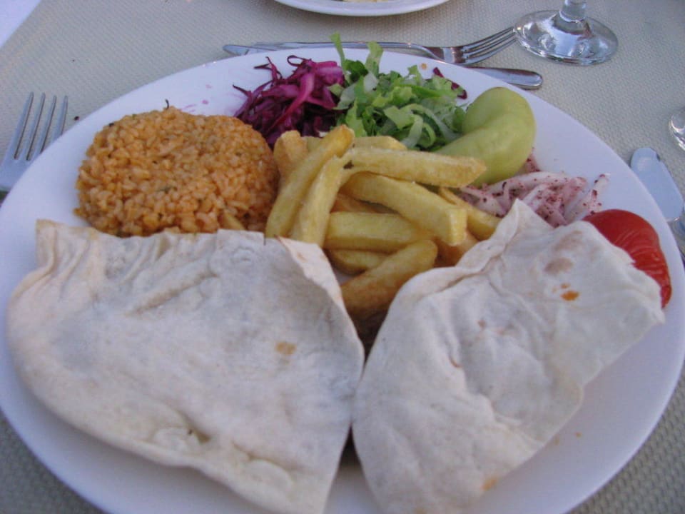 Eines von drei Hauptgerichten Can Garden Resort