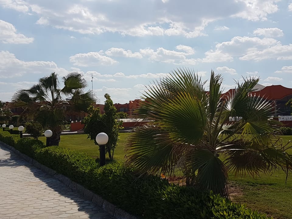 Gartenanlage Three Corners Happy Life Beach Resort