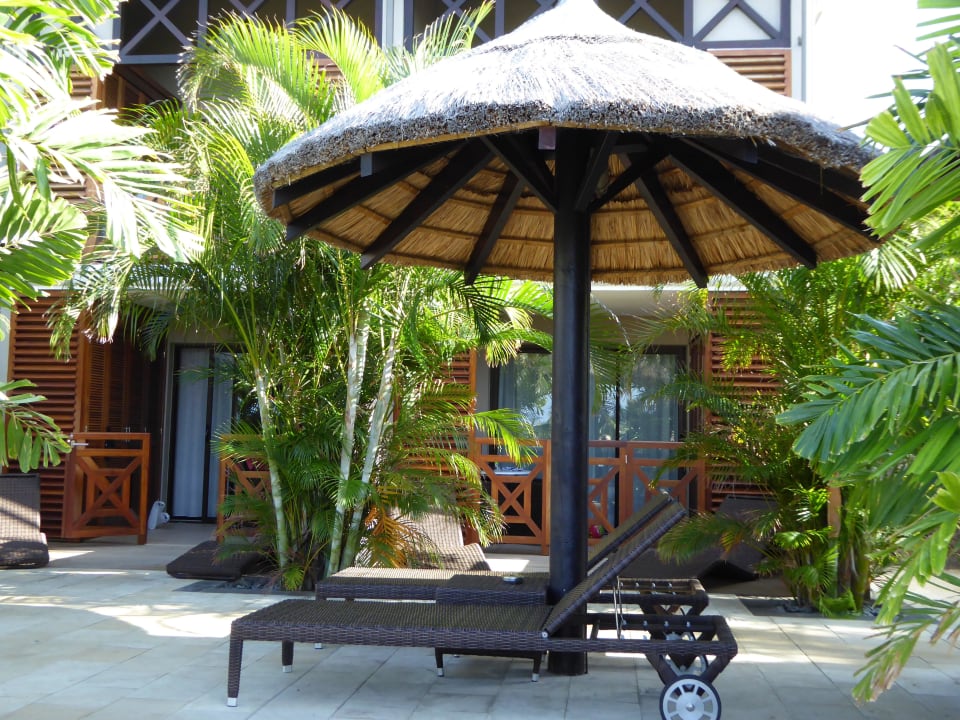 Vor den "Guetali" Parterre Zimmer Iloha Seaview Hotel