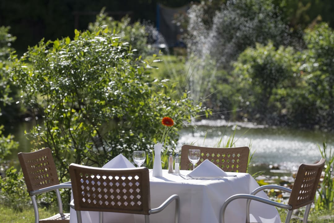 "Gartenanlage" Hotel Wyndham Garden Wismar (Zierow) • HolidayCheck