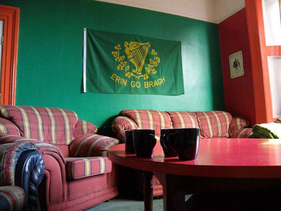 Living room Paddy's Palace Hostel