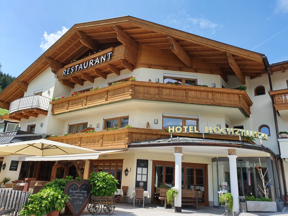 Außenansicht Kräuterhotel Hochzillertal