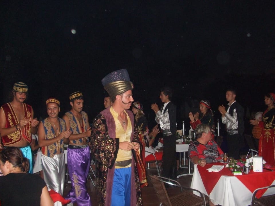 Annimationsteam am Türkischen Abend Seher Kumköy Star Resort & Spa