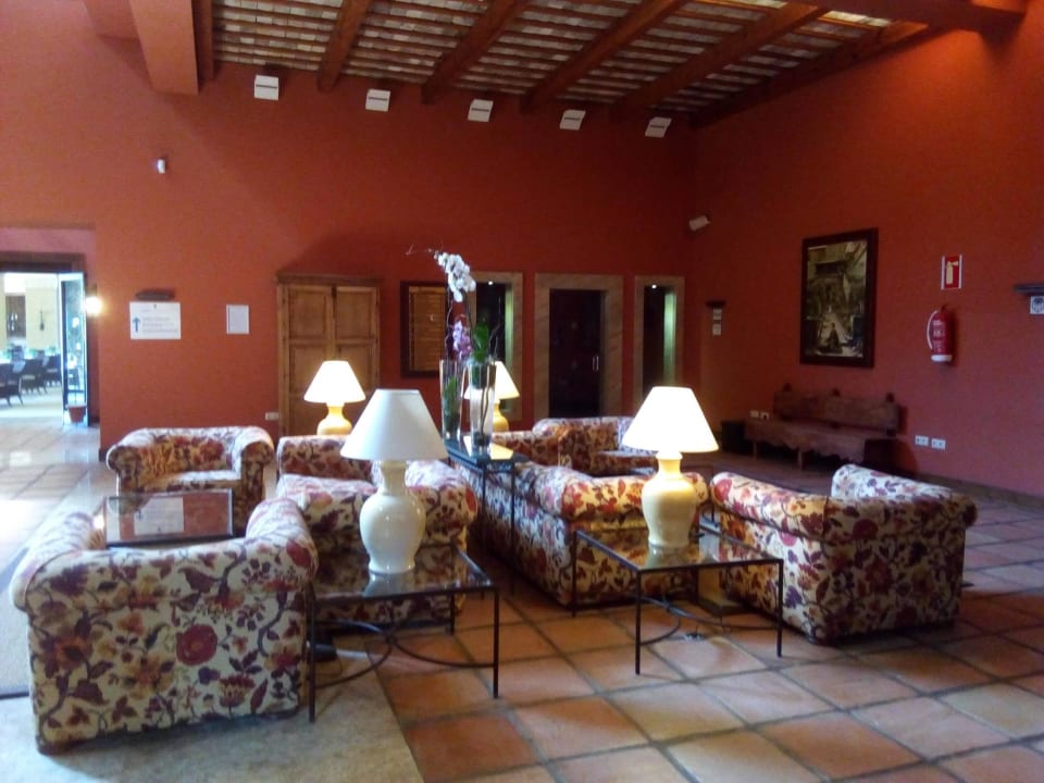 Aufenthaltbereich vor der Bar und dem Restaurant Fuerte Costa Luz (Fuerte Conil-Resort)