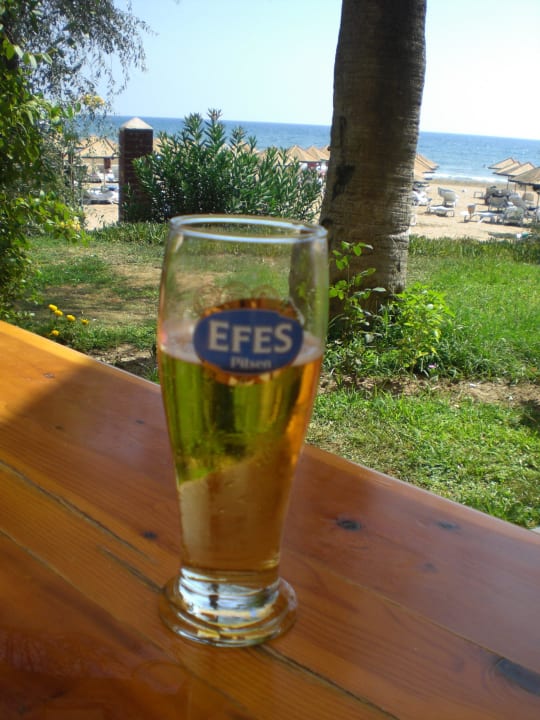 Ein kühles Efes-Radler Hotel Defne Garden