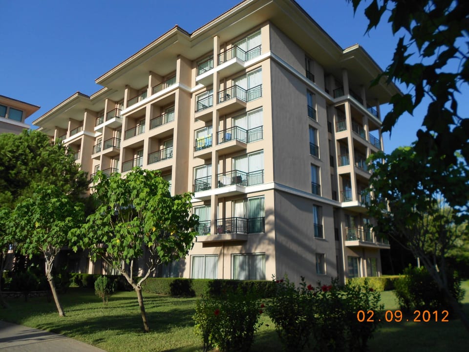 Von der Gartenanlage aus IC Hotels Green Palace