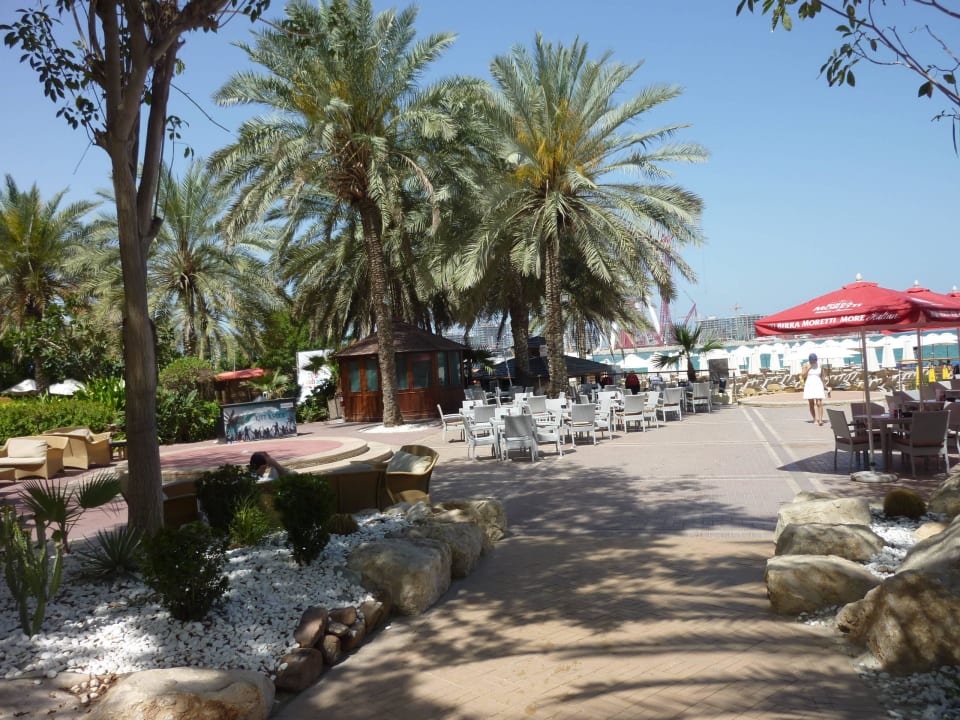 Weg an den Strand Hilton Dubai Jumeirah