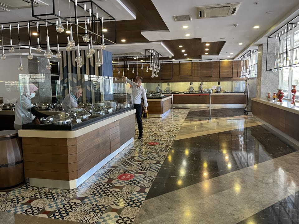 Gastro Saturn Palace Resort Hotel