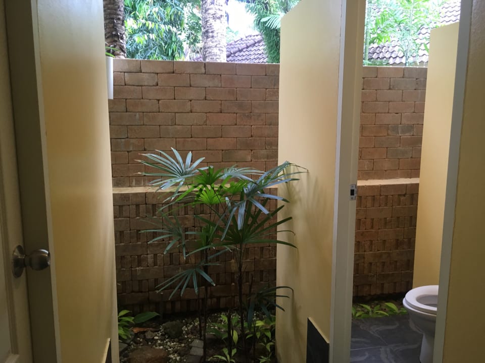 Toiletten am Pool / Strand Baan Khaolak Beach Resort