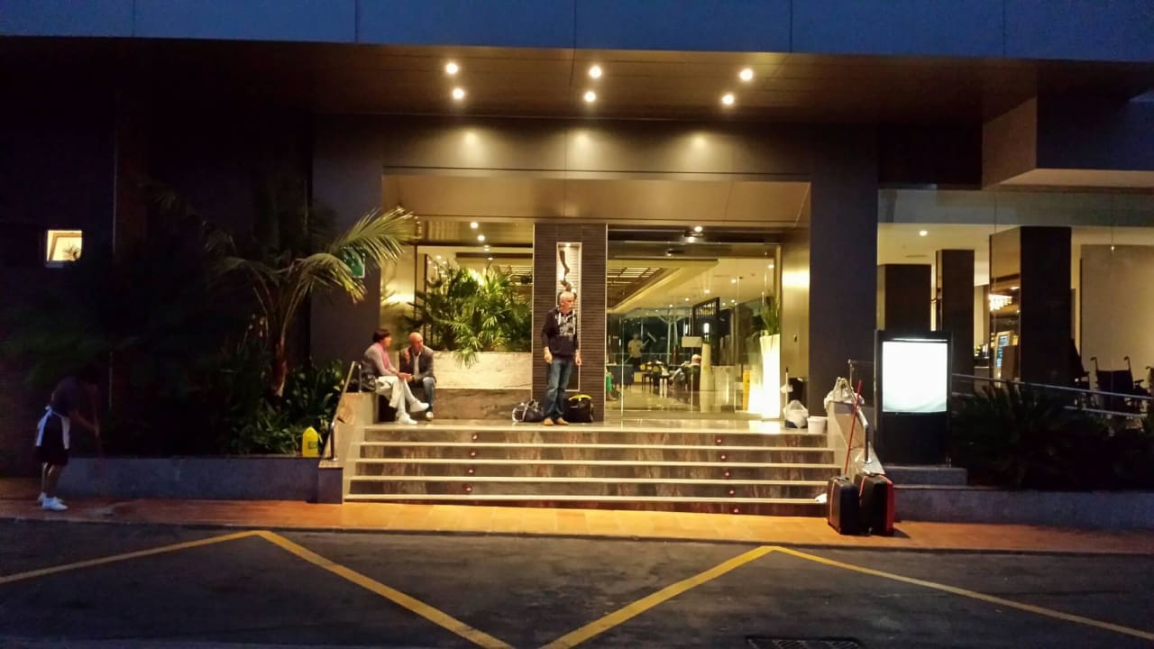 Eingang Hotel Riu Bravo