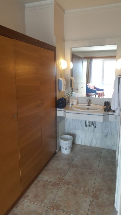 Zimmer Athina Palace Resort & Spa