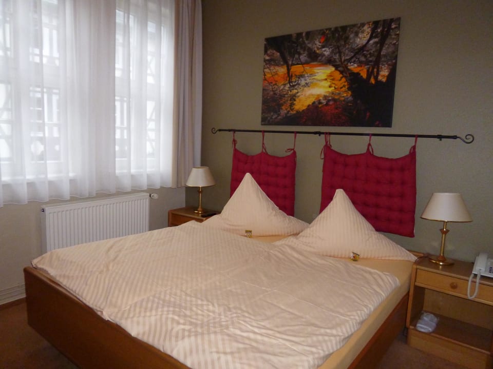 Großes Bett mit guter Matratze Hotel Goldene Krone