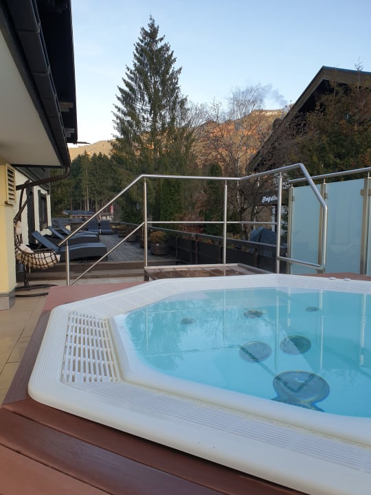 Außenansicht Parkhotel Burgmühle