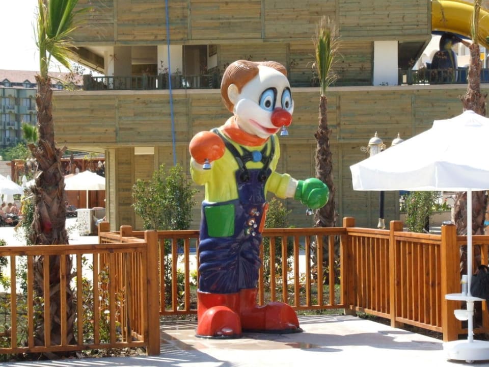 Duschen im Kidsclub mit Spaß  Diamond Excellence Resort & Spa