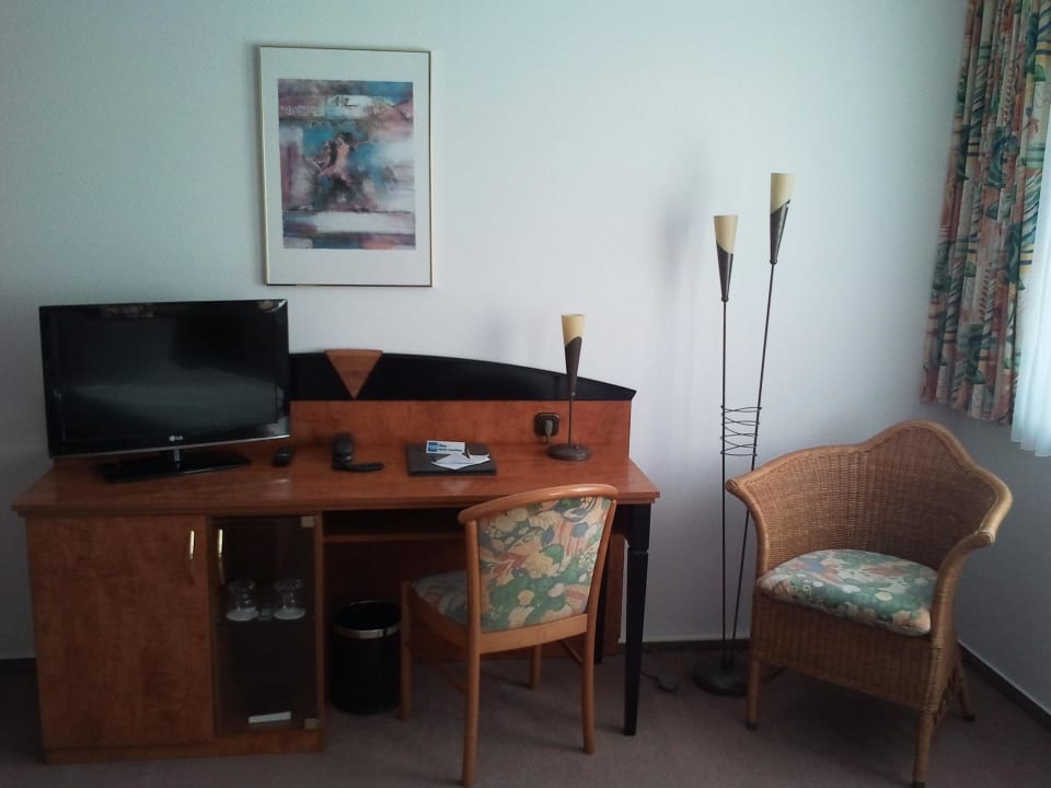 Fernseher Schreibtisch Hotel Weinberg