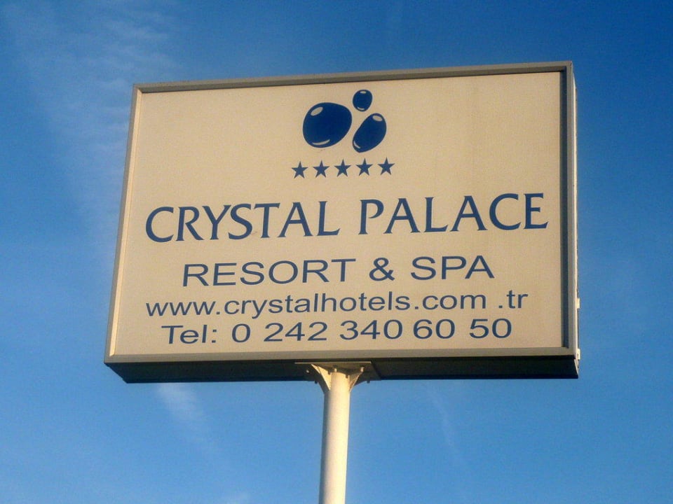 Straßen-Hotel-Hinweisschild Diamond Excellence Resort & Spa