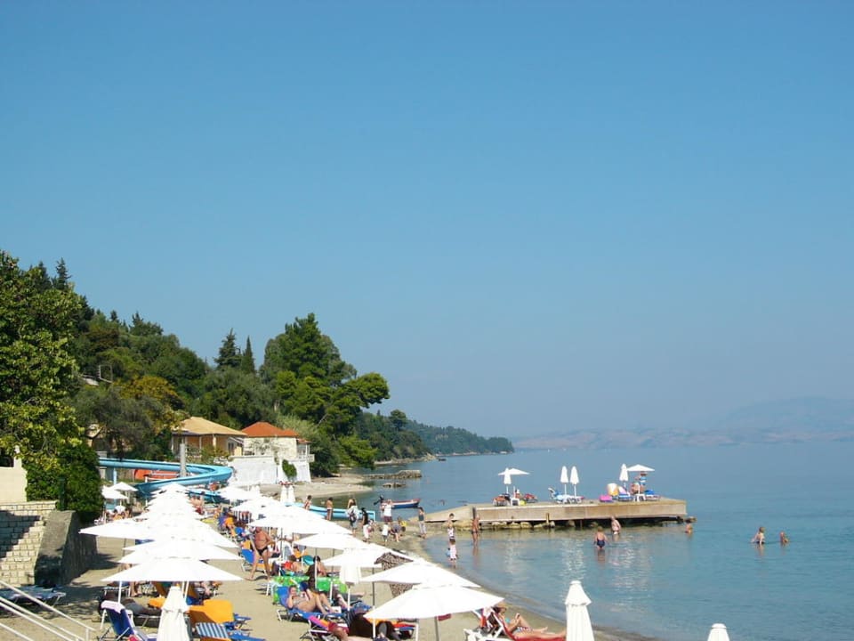 Hotelstrand mit Steg Aeolos Beach Resort