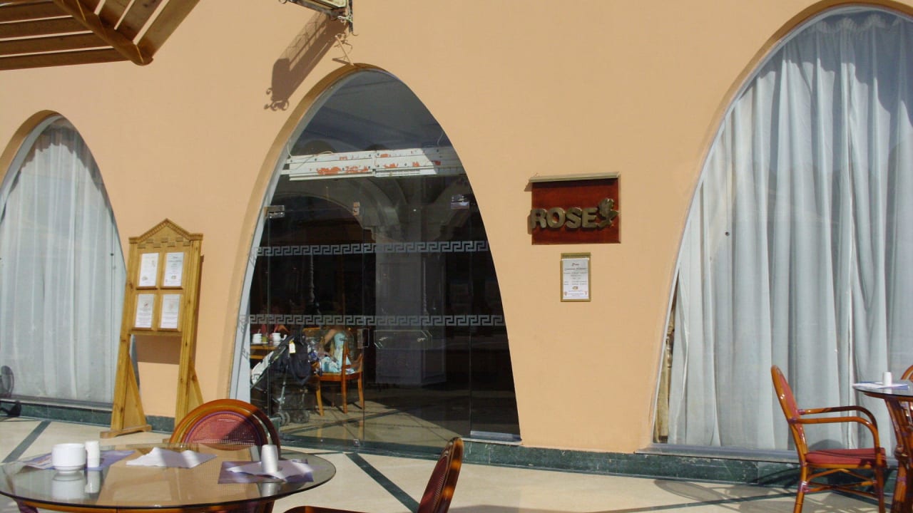 Eines der Restaurants Titanic Beach Spa & Aqua Park