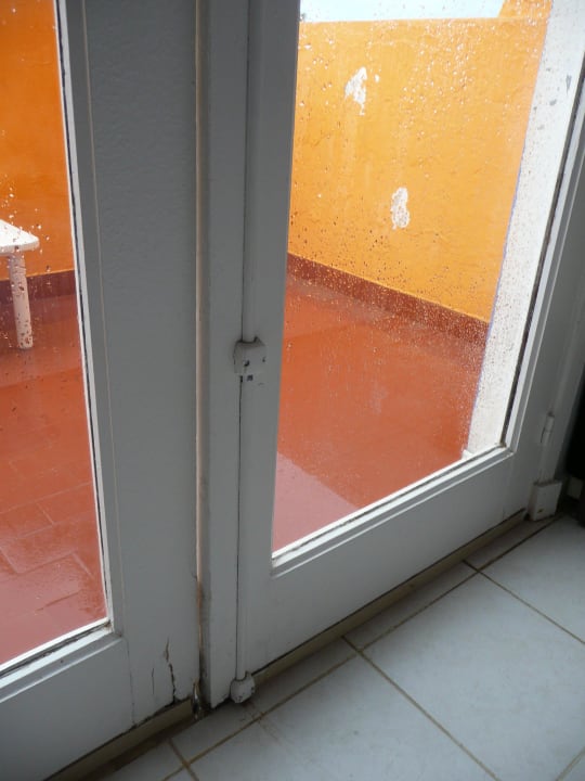 Defekte Balkontüre im renovierten Familienzimmer Caribbean World Thalasso Djerba