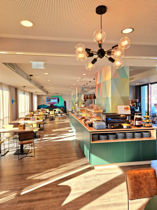 Gastro Holiday Inn – the niu, Charly Frankfurt City