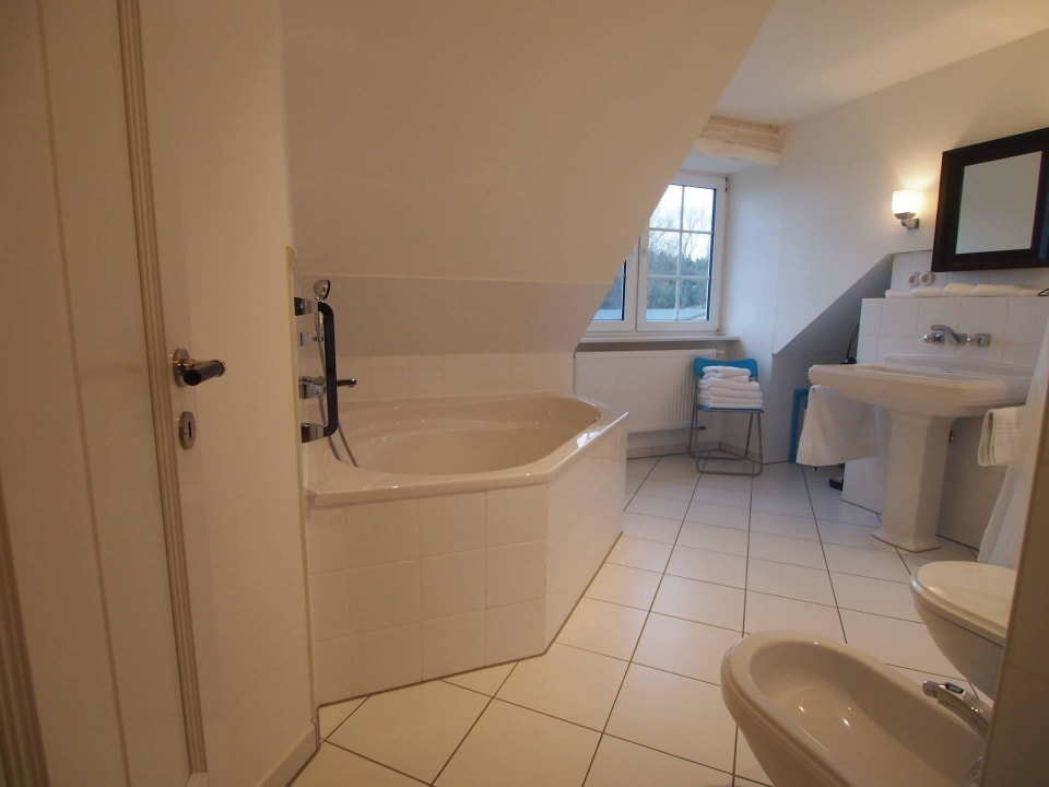 Tagslichtbad mit Dusche und Bidet Gut Rattelvitz