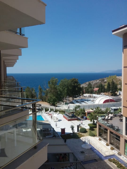 "Der Ausblick vom Balkon u..." Ramada Hotel & Suites Kusadasi (Kusadasi