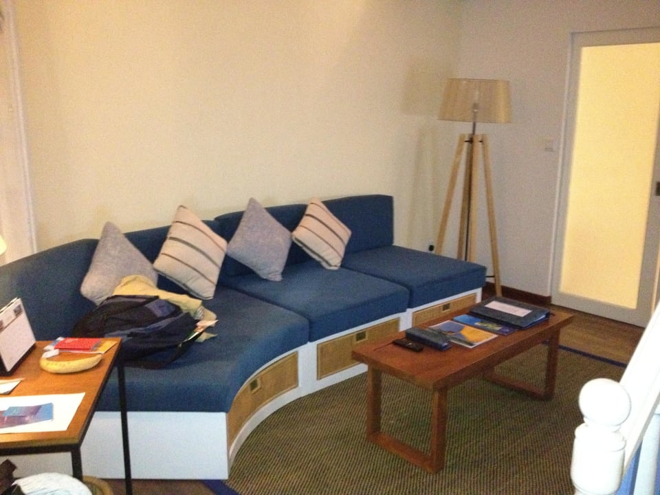 Aufenthaltsraum im EG Machchafushi Island Resort & Spa Maldives, The Centara Collection