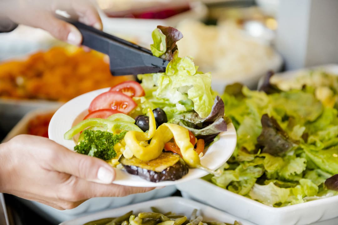 Bunter Salat vom reichlichen Salatbuffet Johannesbad Thermalhotel Ludwig Thoma