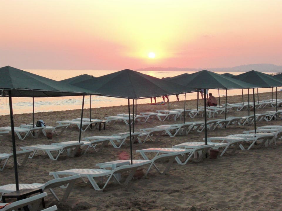 Sonnenuntergang am Strand Antik Garden