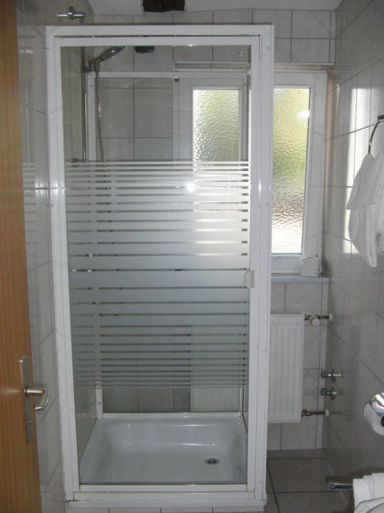 Kleines Bad - saubere Dusche (in Zimmer Nr.3) Gasthof Bub
