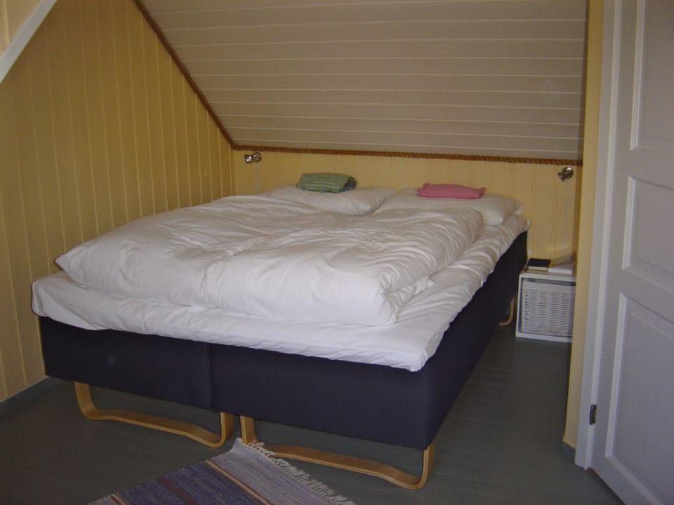 Schlafzimmer Nyvagar Rorbuhotell