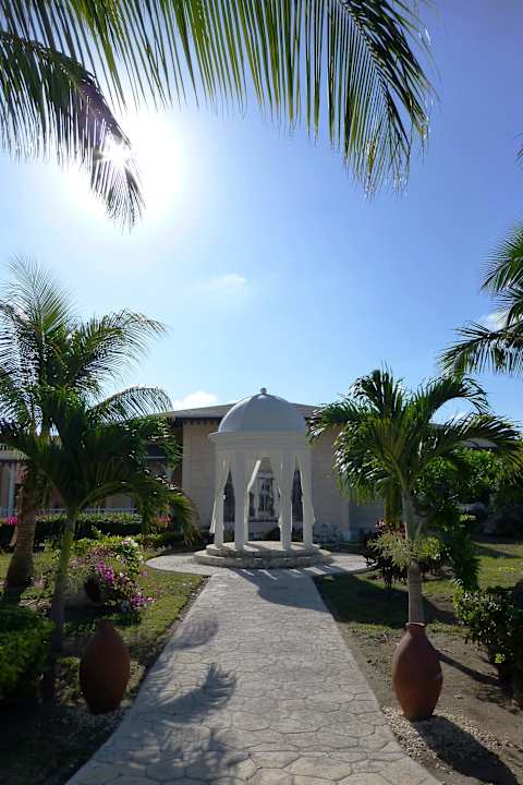 Pavilion seitlich des Romanticrestaurants Melia Las Dunas