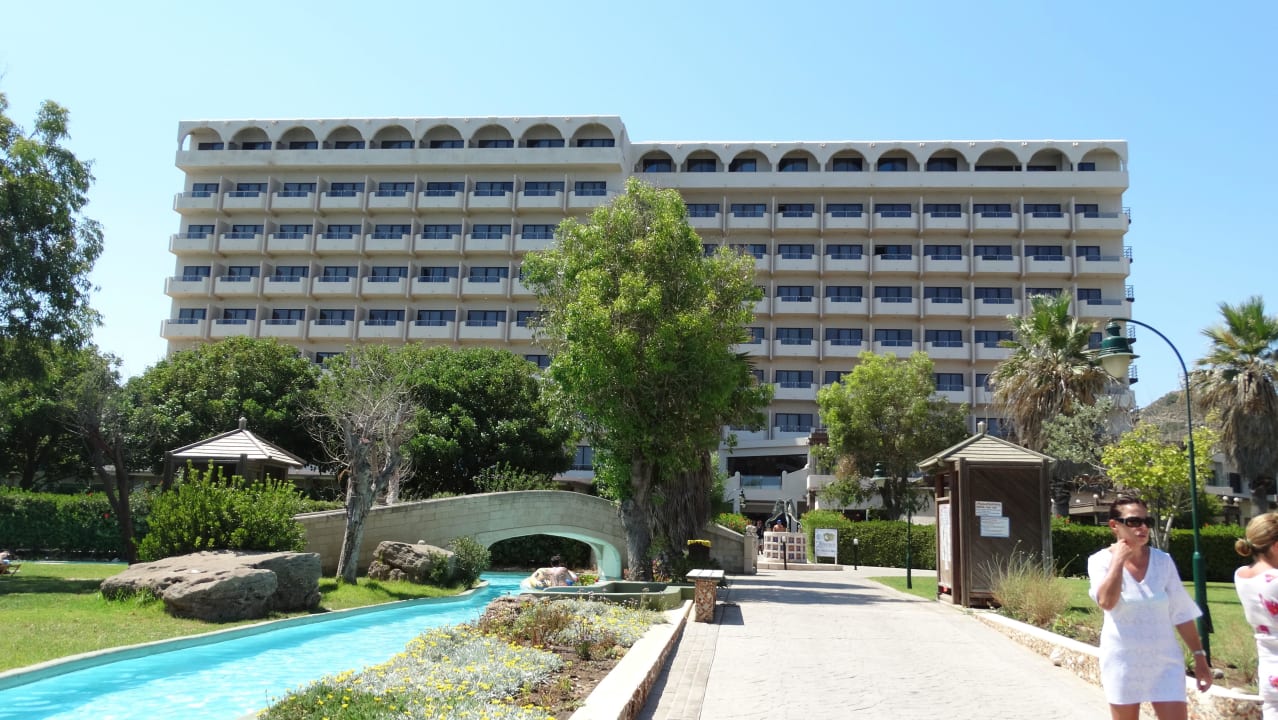 Blick Vom Strand zum Hotel Esperos Palace Resort & Spa